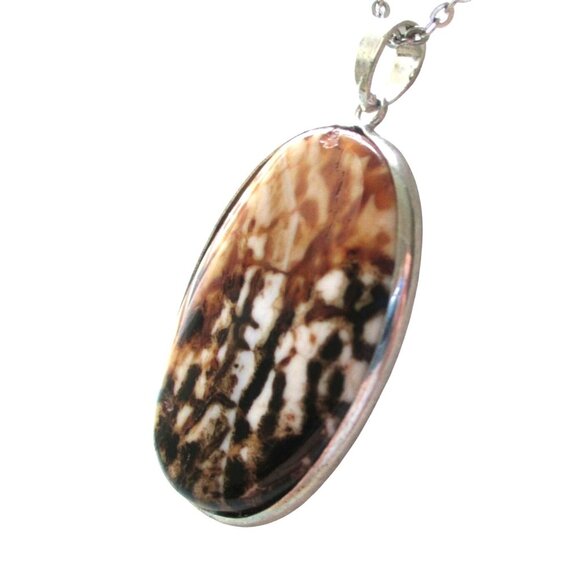 New Oval Agate Stone Pendant Necklace on 24" Stainless Chain - Gift Boxed - Picture 3 of 7